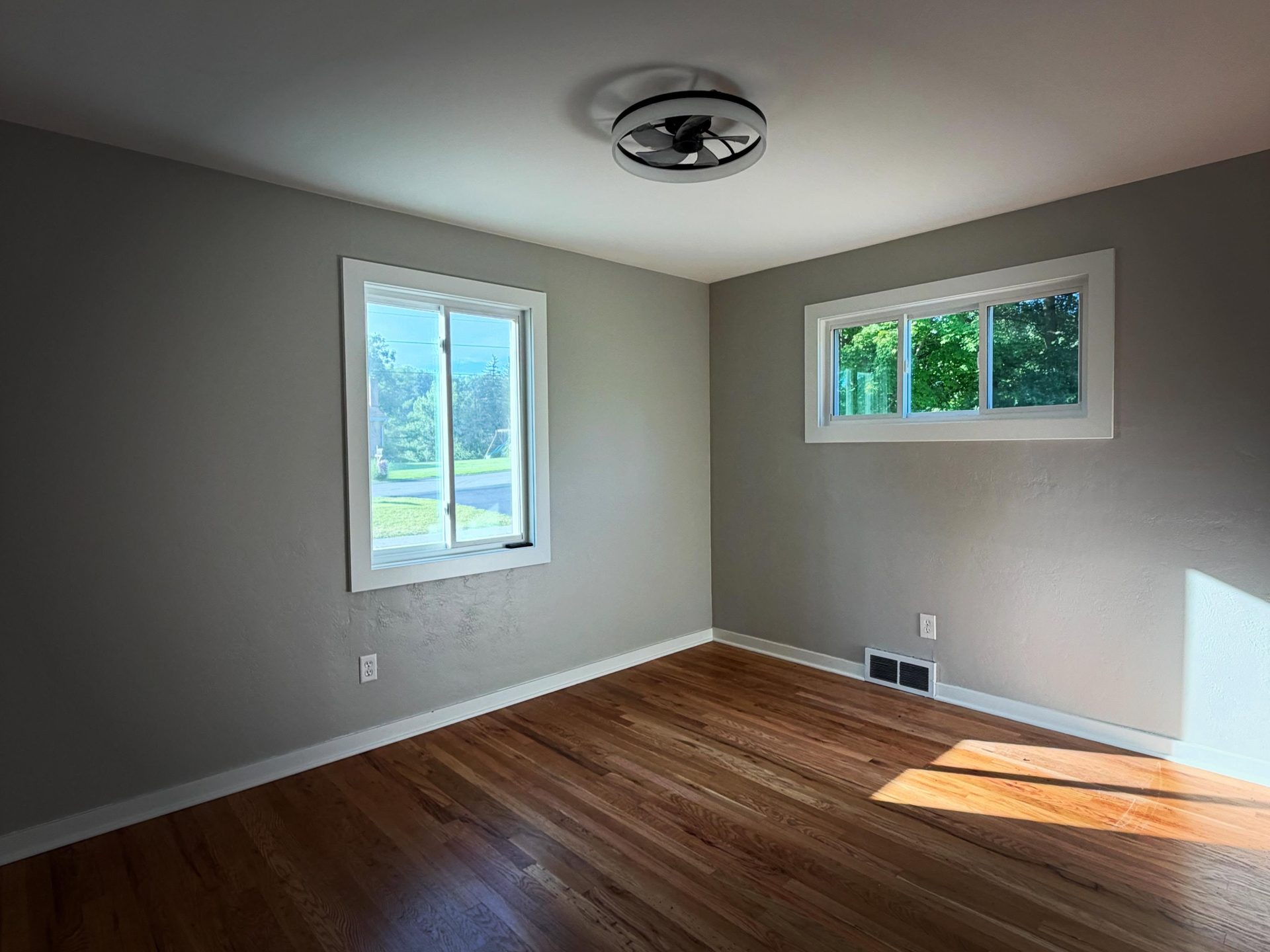 peak-precision-home-renovation-bedroom-peters-township-pa-1 Freshly painted bedroom with refinished hardwood floors in a home renovated by Peak Precision Contracting in Peters Township, PA